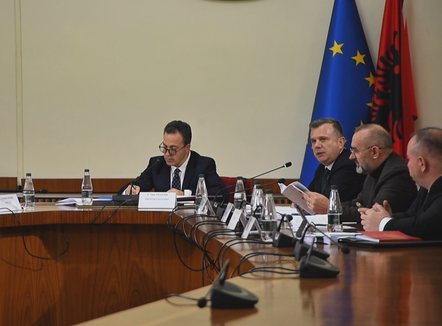 Kuvendi “varet” tek Kushtetuesja, Peleshi shtyn pa afat mbledhjen e Këshillit të Mandateve për Ballukun