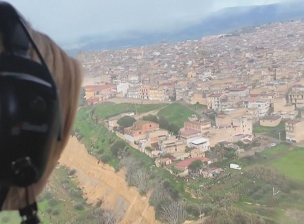 Qyteti që po bie në greminë, dëme mbi 2 miliardë euro në Siçili, Meloni e sheh me helikopter