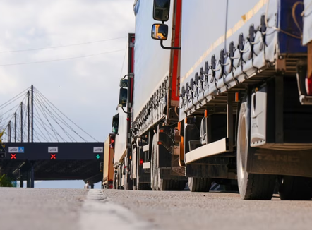 Bllokada e kufijve godet bizneset e Kosovës dhe rrit frikën për çmime më të larta