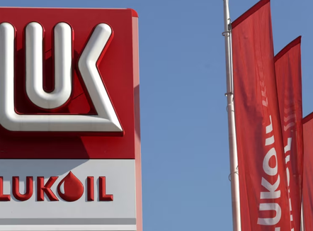 Firma amerikane Carlyle arrin marrëveshjet për t’i blerë asetet globale të Lukoilit rus