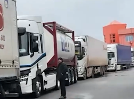 Drejt zgjidhjes problemi me shoferët e kamionëve, ministri: Viza për transportuesit