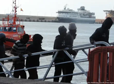 Spanja legalizon qëndrimin e shumë emigrantëve