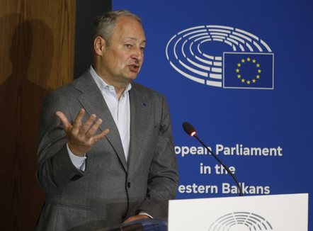 Raportuesi i PE për Shqipërinë: Forconi luftën kundër korrupsionit, mbështesim SPAK. Demokracia nuk ndërtohet me molotov