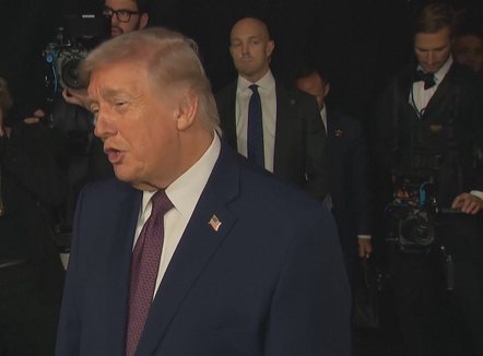 Kriza me “shqiponjën” dhe flirti me “dragoin”, Trump: Shumë e rrezikshme që Britania po merret me Kinën