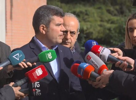 Pranohen kushtet e Lapajt. PD dhe aleatët gati të ulen në tryezë me partitë e tjera opozitare 