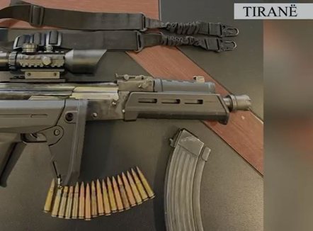Trafikonin armë nga Kosova në Tiranë, arrestohen 4 persona, zbulohet vendi ku montoheshin dhe magazinoheshin 