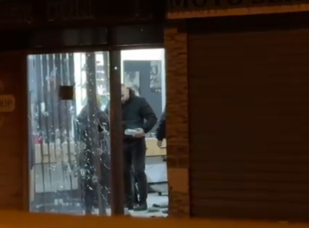 Berberi i plagosur sillet me urgjencë te Trauma, plagë në shpatull, bark e këmbë