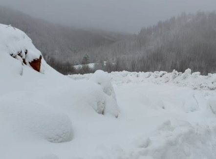 Moti i keq Korçë, rrugët e hapura, qindra familje pa energji