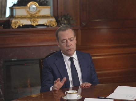 Alarmi i Medvedev: Rreziku i një lufte botërore është shumë i lartë