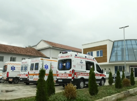 Virozat mbushin urgjencën në Kukës, mjeku bën thirrje: Mos merrni antibiotikë pa recetë 