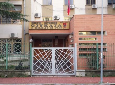  Porositi vrasje për motive gjakmarrje, dënohet me 25 vite burg 34-vjeçari në Fier