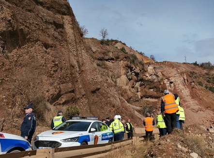 Bllokohet përkohësisht qarkullimi në aksin Librazhd-Korçë, ARRSH: Përdorni rrugën alternative