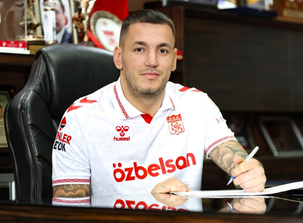 Rey Manaj kthehet në Europë, firmos me ish-skuadrën e tij