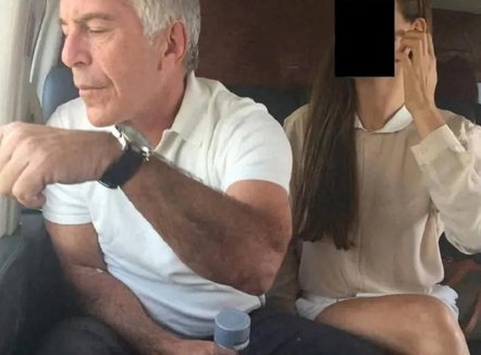 Pas identifikimit të viktimave, hiqen mijëra dokumente të Epstein 