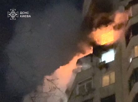 “Sulme barbare në Ukrainë”, Starmer flet me Trump, sot nisin bisedimet në Abu Dhabi