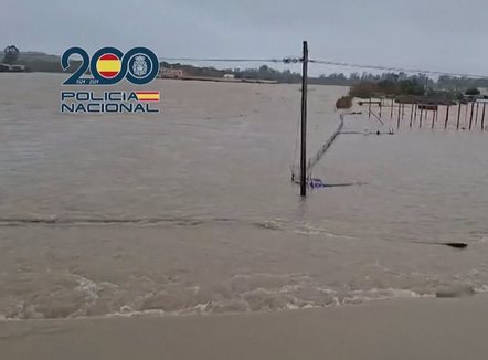 Spanja e Portugalia në alarm të kuq, mbërrin stuhia Leo, mbyllen shkollat nga frika e përmbytjeve