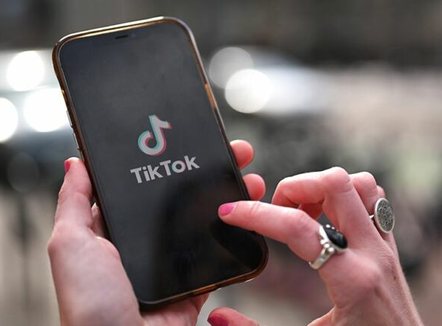  Një vit pas bllokimit, rihapet TikTok-u në Shqipëri