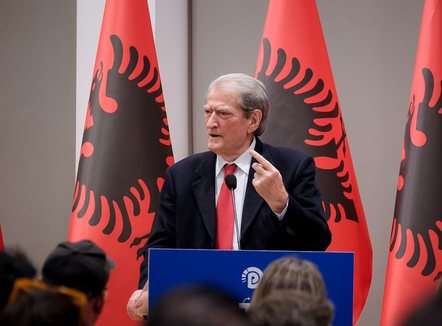 Berisha: Berluskoni nuk iu shmang kurrë drejtësisë, kurse Rama po merr zvarrë shtetin dhe çdo gjë