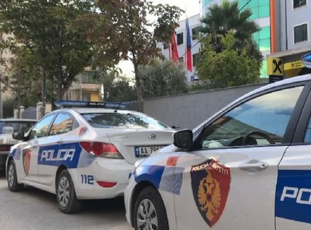 Plagosje me thikë në ambientet e një lokali në Korçë