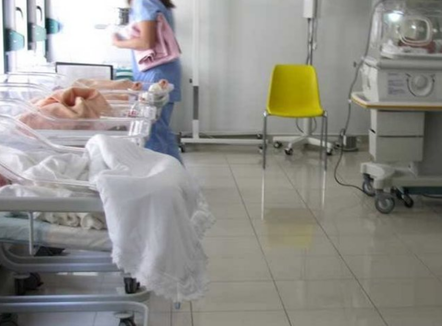 Nevojë apo zgjedhje? Gati gjysma e lindjeve në Kosovë bëhen me operacion