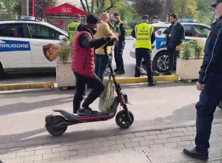 A vazhdon ndalimi për monopatinat? Policia po kthen mjetet e bllokuara, Koçiu: Udhëzimi qëndron