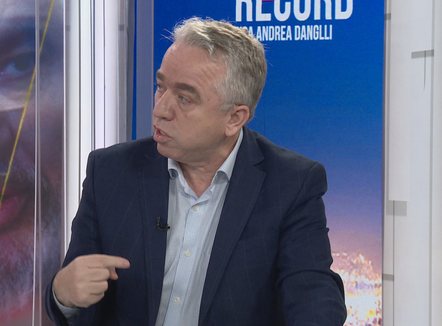 “Janë të njëjtit individë dhe retorikë”, Krasniqi: Protestat nuk sjellin ndryshim të madh