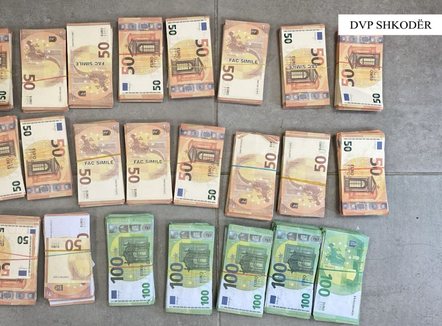 Arrestohet 19-vjeçari në Shkodër, i sekuestrohen euro false, armatime dhe lëndë djegëse