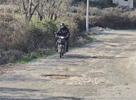 “Hall në Gjerbës” luten prej 35 vitesh për 5 kilometra rrugë