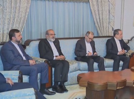 A do të parandalohet lufta SHBA-Iran? Palët zhvillojnë bisedime indirekte në Oman, mes tensioneve të larta 