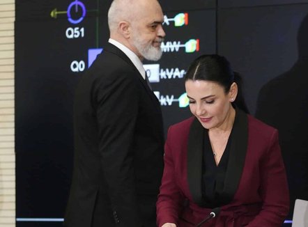 Kushtetuesja vendosi pro pezullimit, Balluku e Rama deri pasdite në Kryeministri