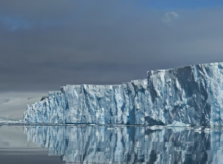 Shkencëtarët propozojnë ndërtimin e një “muri” 80 kilometra për të parandaluar shkrirjen e akullnajës gjigante