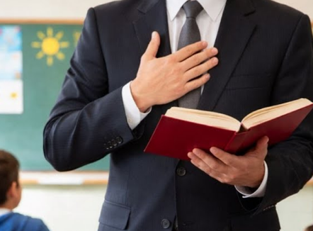 Flasin nxënësit e shkollës ku mësuesi predikonte fenë e Jehovait