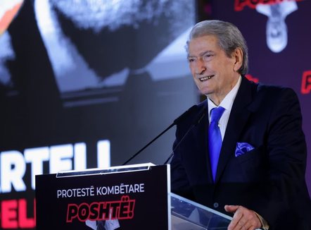 Berisha flet për “kryengritje paqësore” para Kryeministrisë: Grushti i shtetit të Ramës do të dështojë