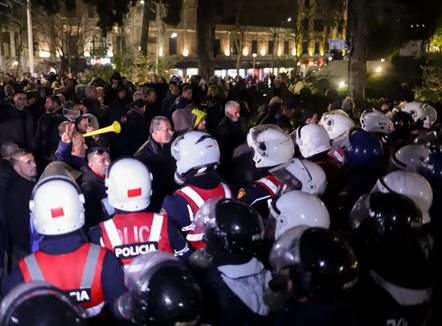 7 efektivë policie të lënduar gjatë protestës së opozitës, 5 në Spitalin e Traumës