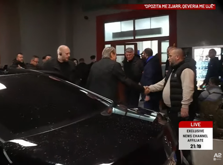 Sali Berisha shkon në spitalin e Traumës, lëndohet deputeti Bledion Nallbati