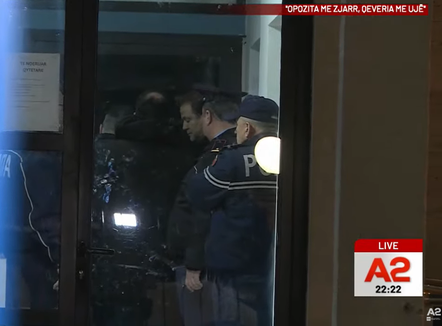 22 protestues të shoqëruar, deputetët e PD shkojnë në Komisariatin nr.1