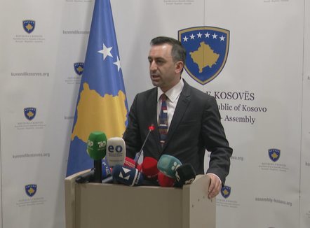 “Haga” shtyn seancën me 5 orë, sot konstituohet Kuvendi i ri i Kosovës, votohet Qeveria