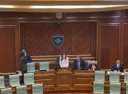 Albulena Haxhiu zgjidhet kryeparlamentare, konstituohet Kuvendi i Kosovës 