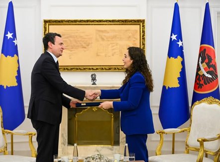 Vjosa Osmani mandaton Albin Kurtin për formimin e qeverisë së re, ja mesazhi i Presidentes