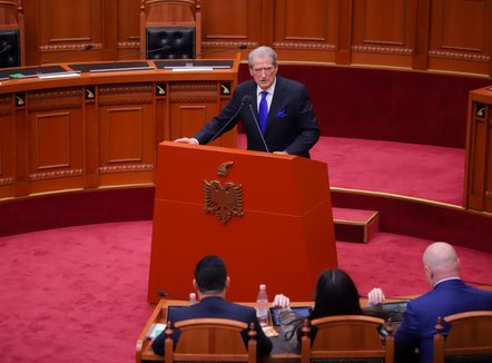 Berisha paralajmëron mazhorancën: 20 shkurti është fundi juaj! Qytetarët do t’u hedhin në Lanë ju me imunitetet tuaja