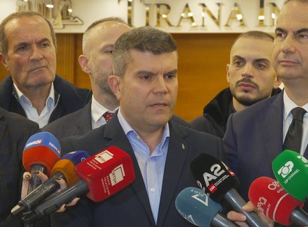 Gati njësoj si më parë! Hasimja bën bashkë PD dhe aleatët e saj, as Lapaj nuk shkon