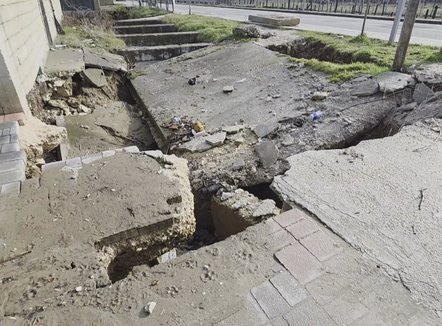 Dëme në infrastrukturë, reshjet në Pogradec shkatërruan një pjesë të unazës rrugore