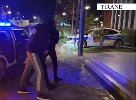 I dyshuar për 7 veprimtari kriminale, arrestohet 28-vjeçari që theu “arrestin në shtëpi”