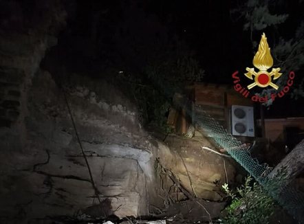 Mot i keq në Itali, rrëshqitje dheu mbi një ndërtesë pranë Romës, një i vdekur dhe dy të plagosur