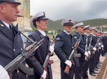 Anija shqiptare niset në misionin e NATO-s në Egje