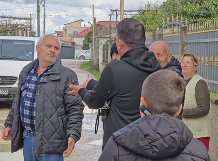 200 familje në Daullas të Fierit jetojnë mes baltës dhe gropave