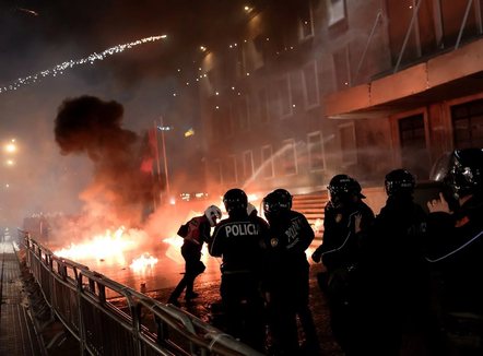 Lirohen 14 protestuesit e opozitës, prokuroria kërkoi masa më të forta sigurie