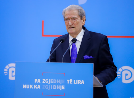 Berisha: Drejtori i ri i AKSHI-t dha tenderin 75 milionë euro për baxhanakun e Edi Ramës