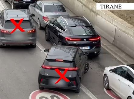 Ndëshkohen shoferët e “zgjuar”, hiqen me karrotrec makinat që bllokojnë korsitë