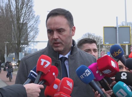 “Shtëpia e Verdhë s’ka ekzistuar kurrë!” Kurti me deklaratë të rrallë, Konjufca në Hagë: Lufta jonë ishte e pastër